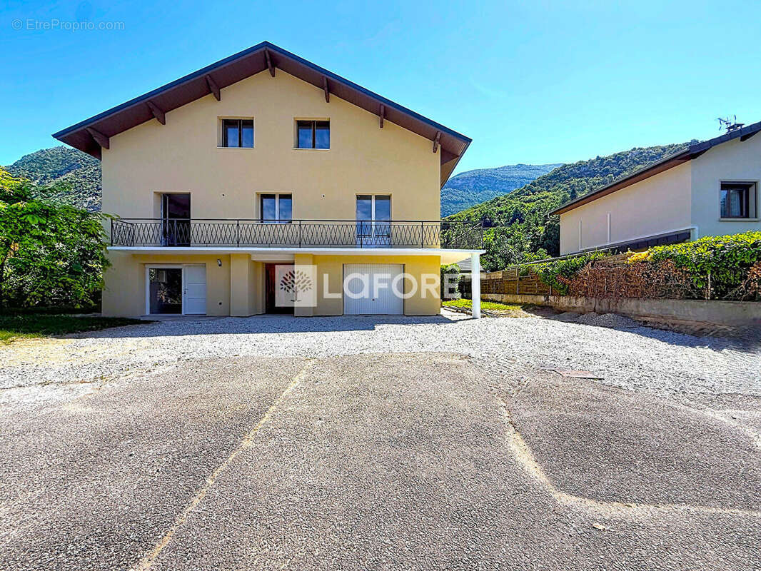 Appartement à SAINT-JEOIRE-PRIEURE