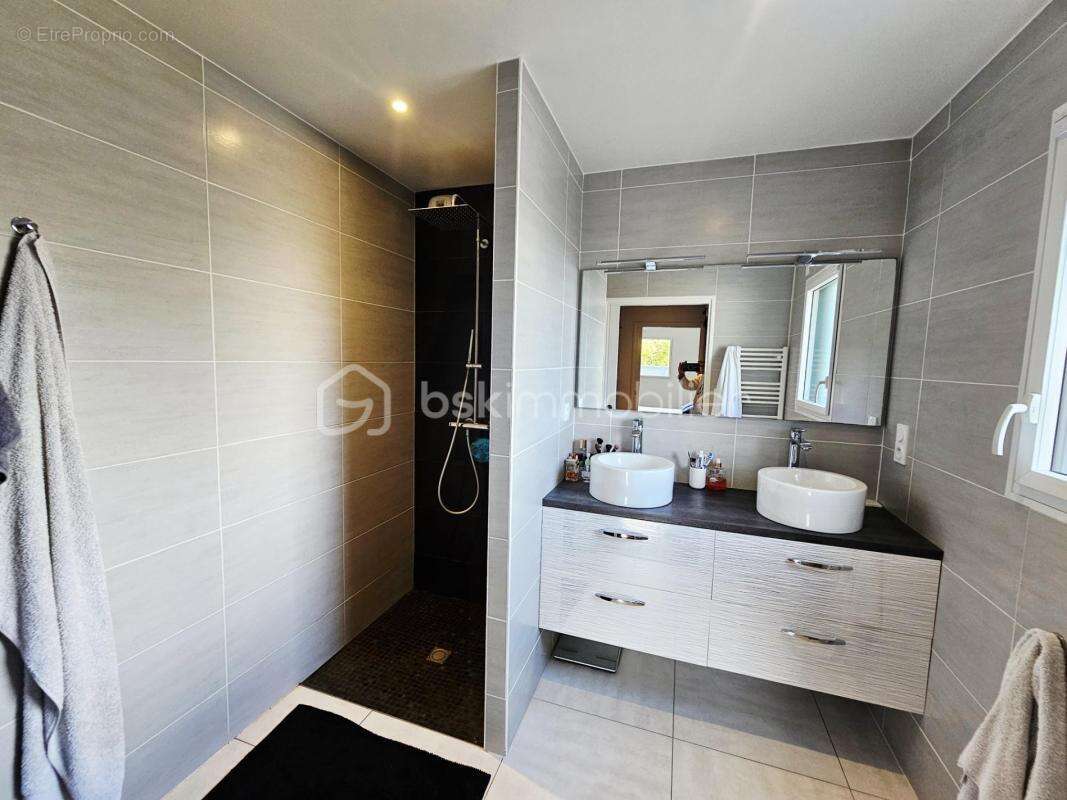 Maison à BAINS-SUR-OUST