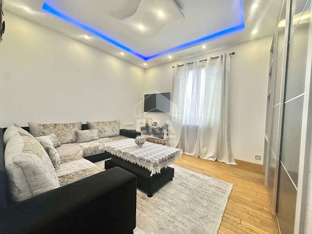 Maison à SARTROUVILLE