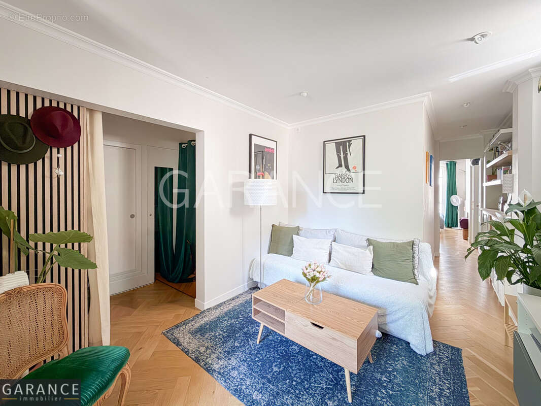 Appartement à PARIS-14E