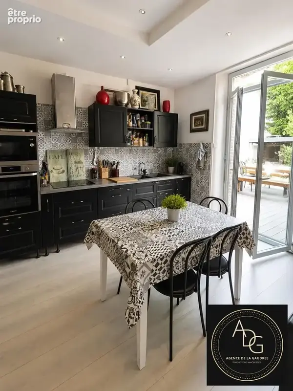 Maison 244 m² à Voves  - photo 5