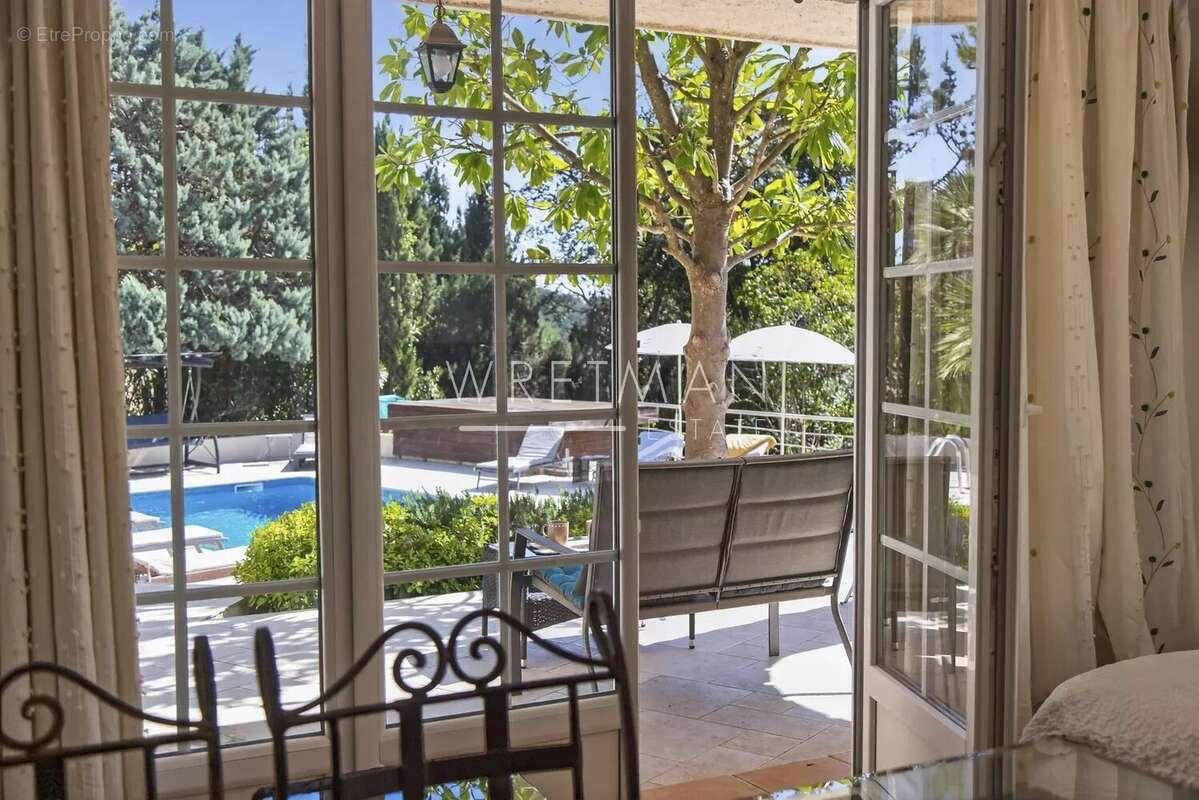 Maison à MANDELIEU-LA-NAPOULE