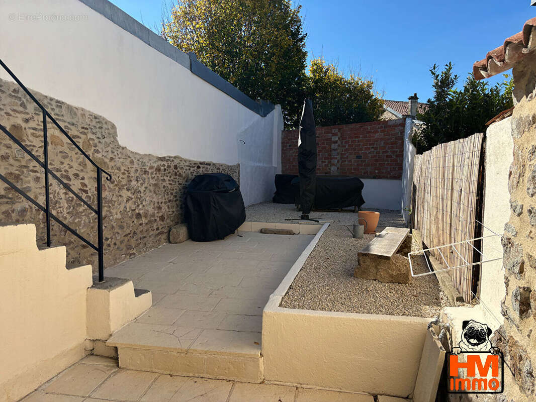 Maison à SAINT-LEONARD-DE-NOBLAT