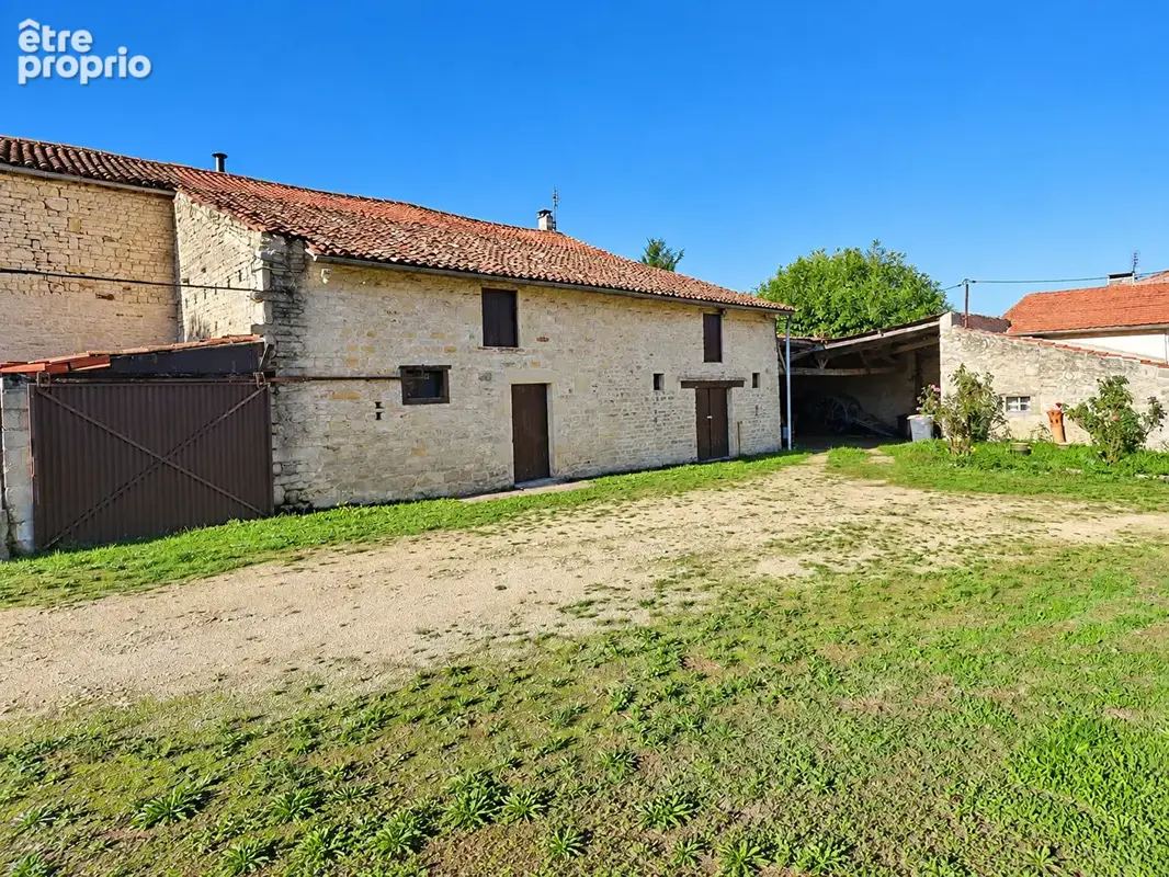 Maison charentaise de 3 chambres proche de Tusson - Suite de plain-pied, granges en pierre et terrain de 1 987 m² - photo 16