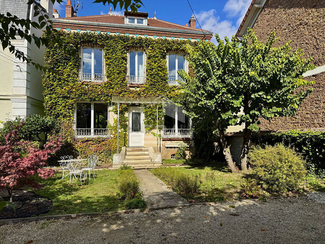 Maison à COMBS-LA-VILLE