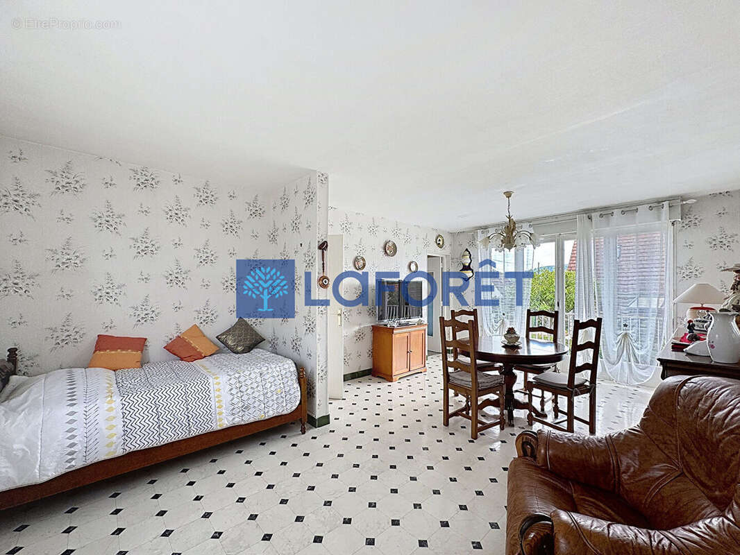 Maison à SAINT-ETIENNE-DU-ROUVRAY