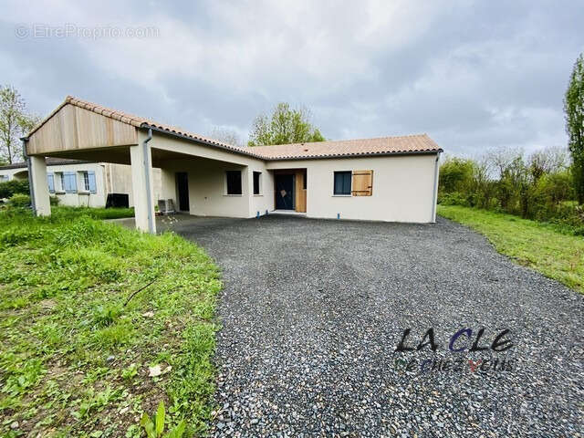 Maison à LE VANNEAU-IRLEAU