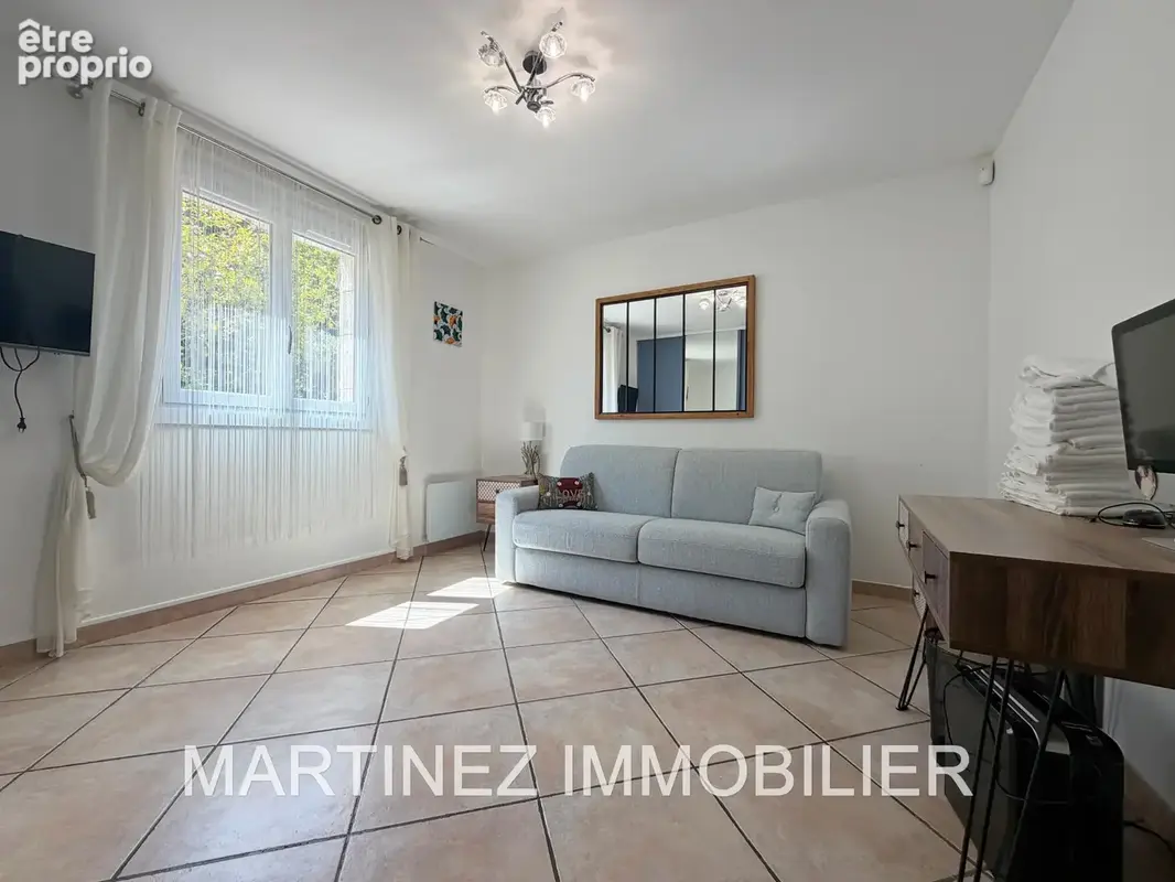 Cagnes-sur-Mer Pain de Sucre   Villa  rénovée de 236 m2 avec piscine, appartement indépendant et aperçu mer - photo 8