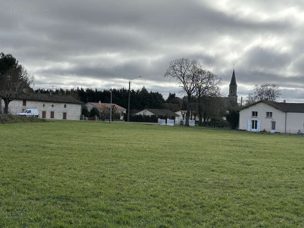 Terrain à CEAUX-EN-COUHE