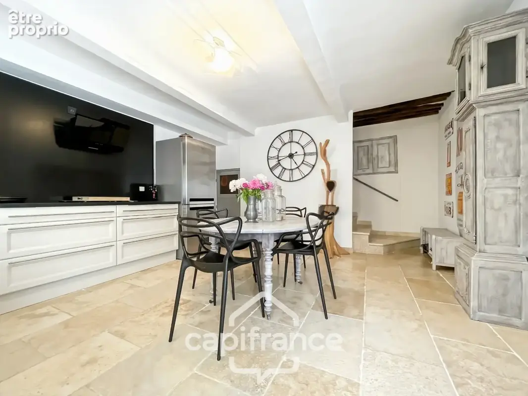 belle opportunité sur Alleins : maison de village de 102 m2 entièrement rénovée et climatisée, 2 niveaux avec 2 grandes chambres - photo 13