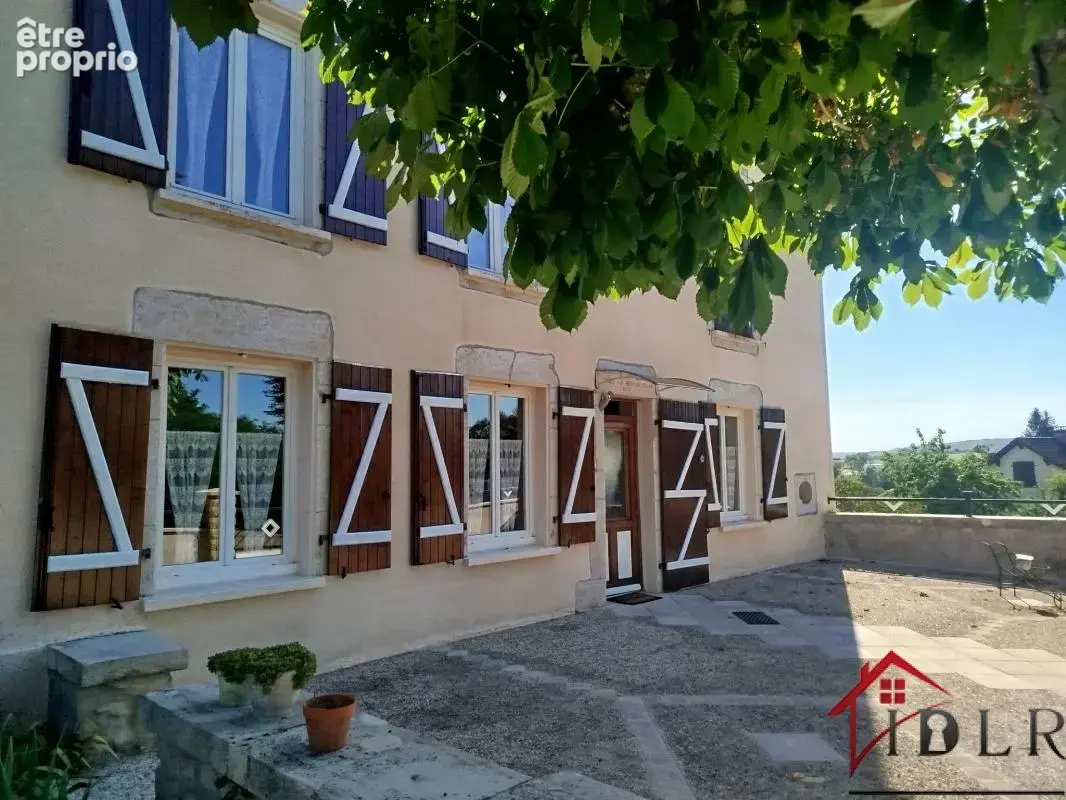 Maison en pierre sans vis a vis non mitoyenne 220 m2 - 5 cha - photo 2