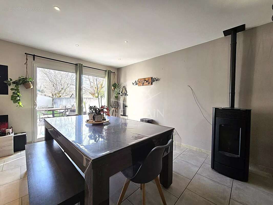 Maison à PERNES-LES-FONTAINES