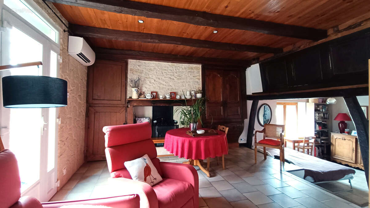Maison à ESCOIRE