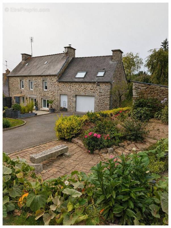 Photo 1 - Maison à SAINT-CARREUC