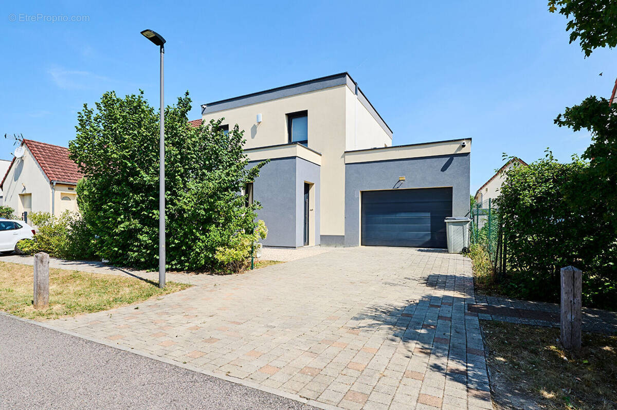 Maison à BRESSEY-SUR-TILLE