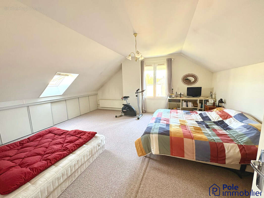 Chambre traversante 1 er étage - Maison à MONDEVILLE