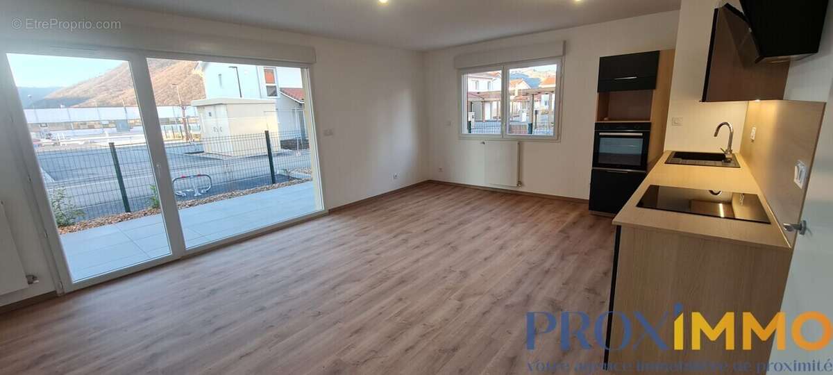 Appartement à SAINT-ETIENNE-DE-CROSSEY