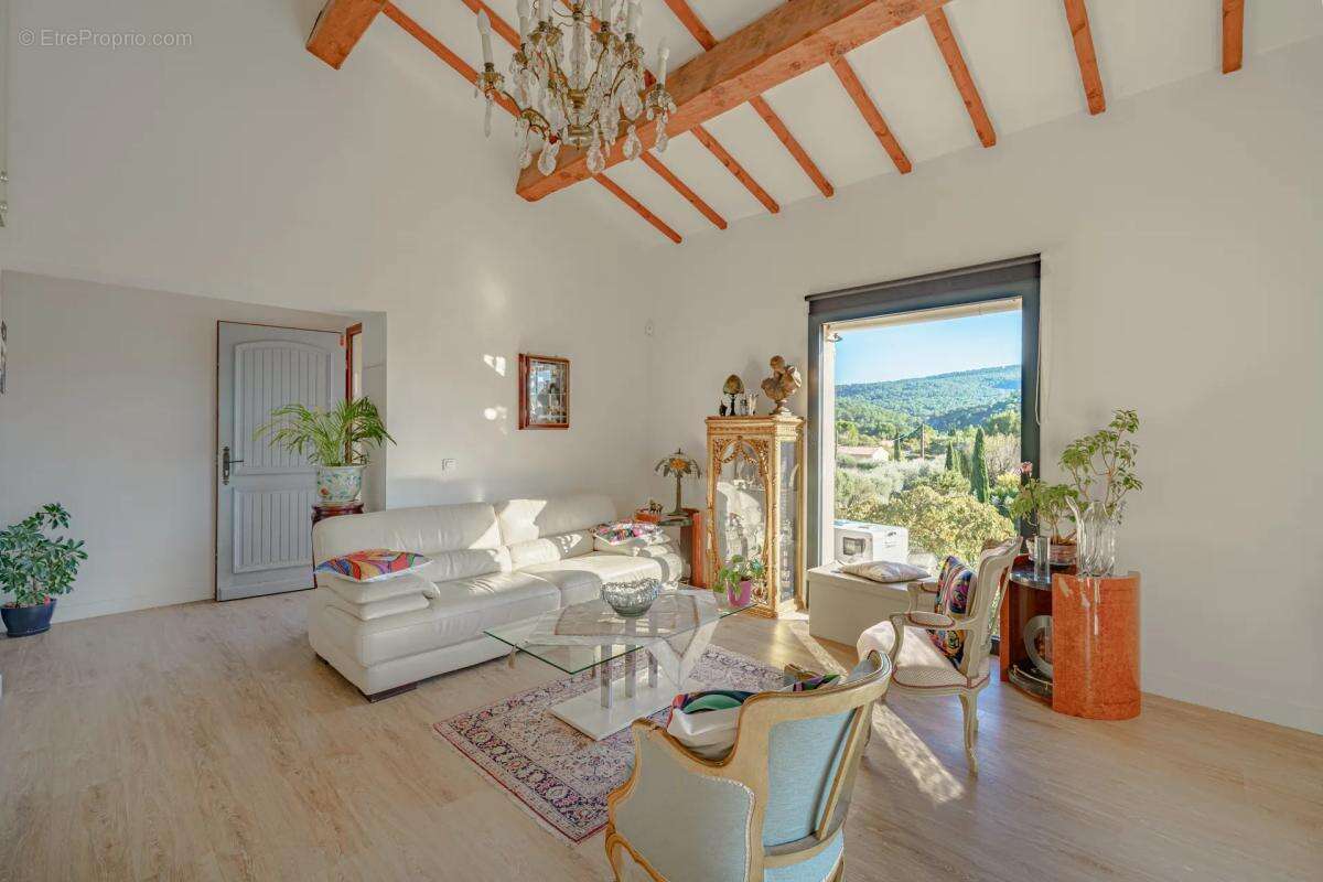 Maison à CUGES-LES-PINS