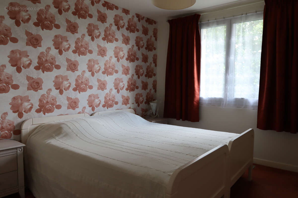 Maison à AINAY-LE-CHATEAU