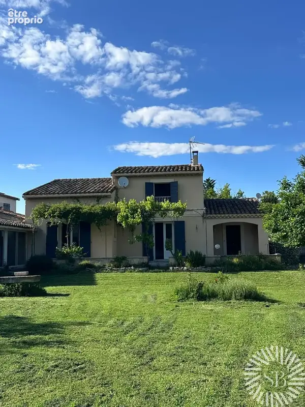 NOVES   Maison familiale 4 chambres • Piscine • 1 621 m2 de terrain • Double garage • Potentiel constructible - photo 18
