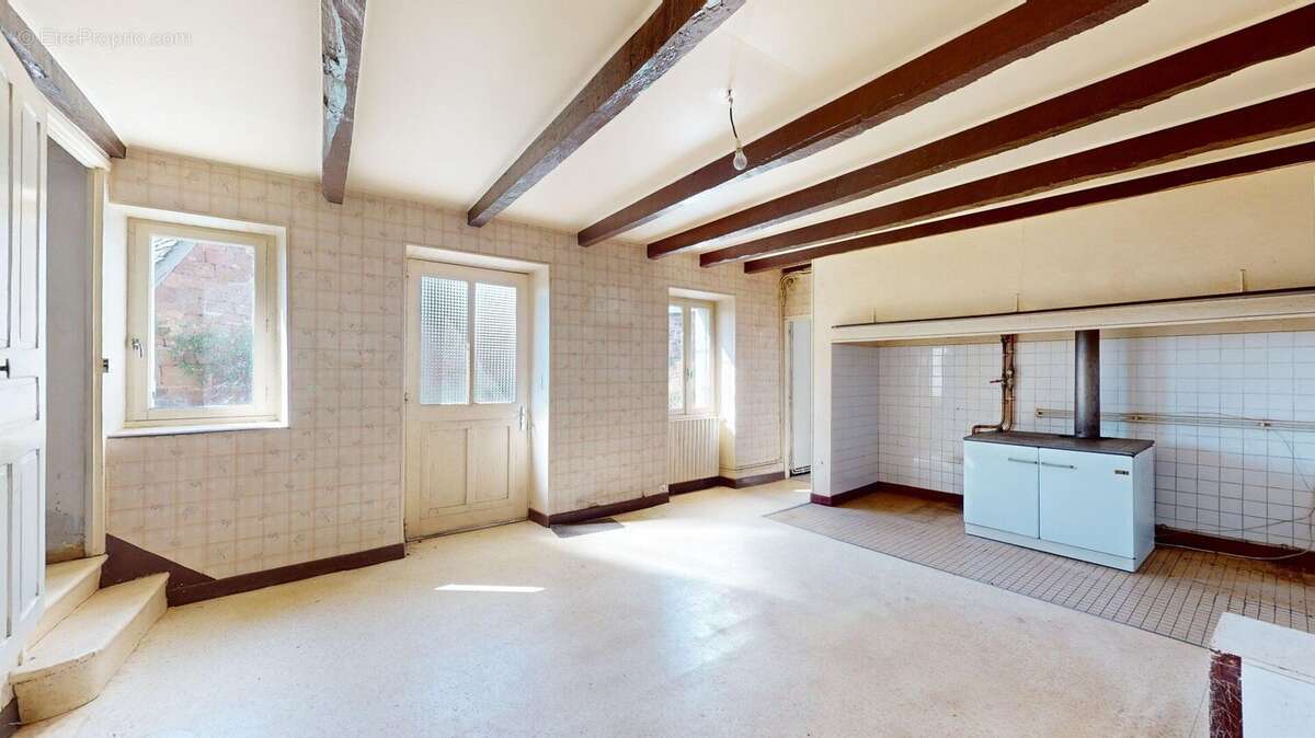 Maison à Rénover de 166 m² + Grange + 100 m² de combles aménageables - photo 5