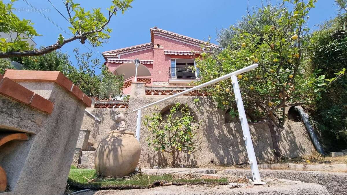 Villa vue mer a renover a cap d'ail - photo 4
