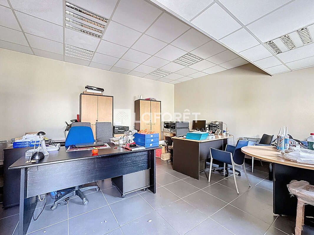 Exclusivité  - Maison rénovée 3 chambres avec cour  et bureaux indépendants - A proximité immédiate de MONSOULT - photo 15