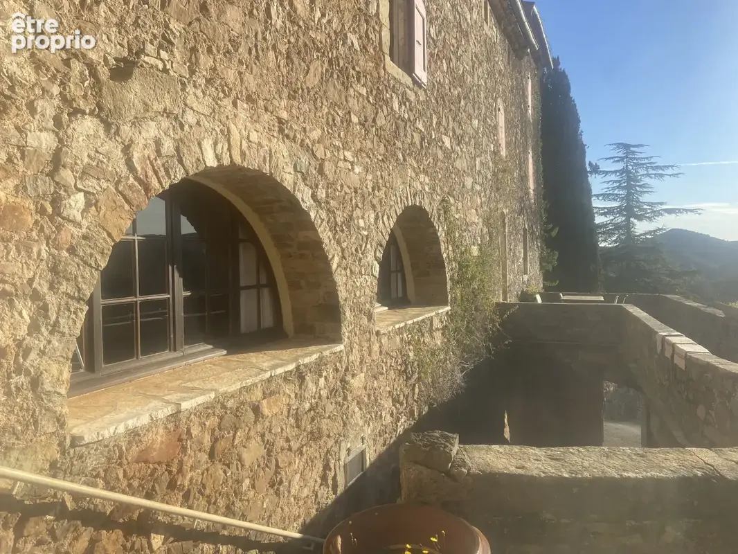 MAS DE 847 m2 sur 20 hectares. - photo 3