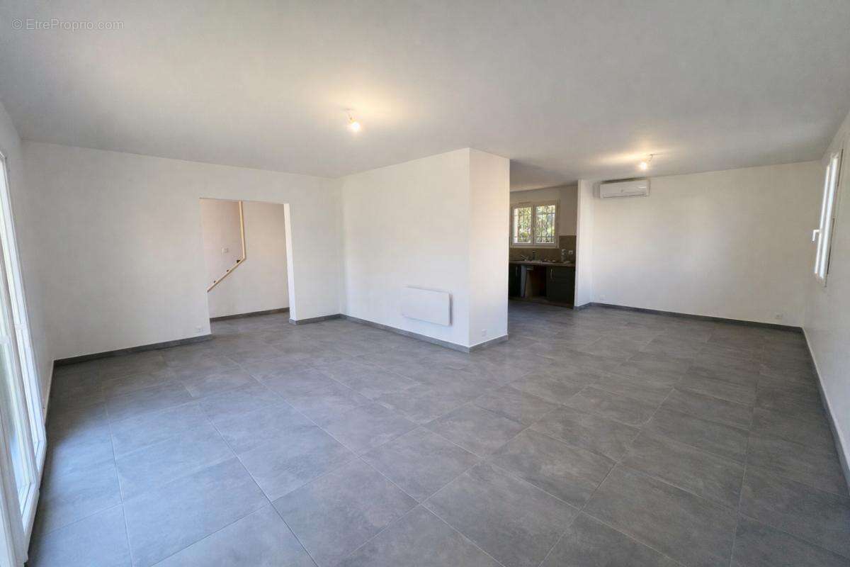 Maison Saint Mitre Les Remparts 4 pièces 113 m2 - photo 4