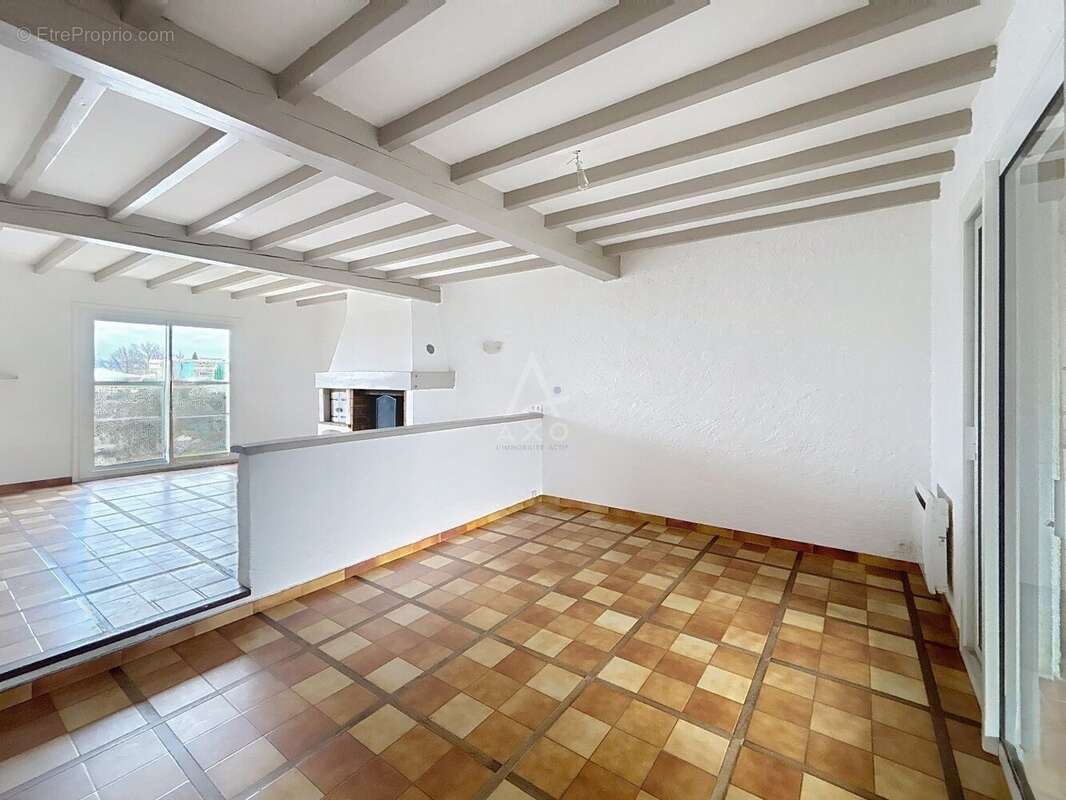 Maison à VILLENEUVE-LA-COMPTAL