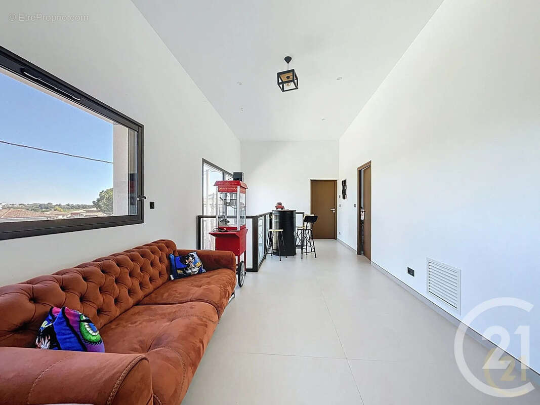 Maison 208 m² à Saint-Jean-De-Vedas  - photo 13
