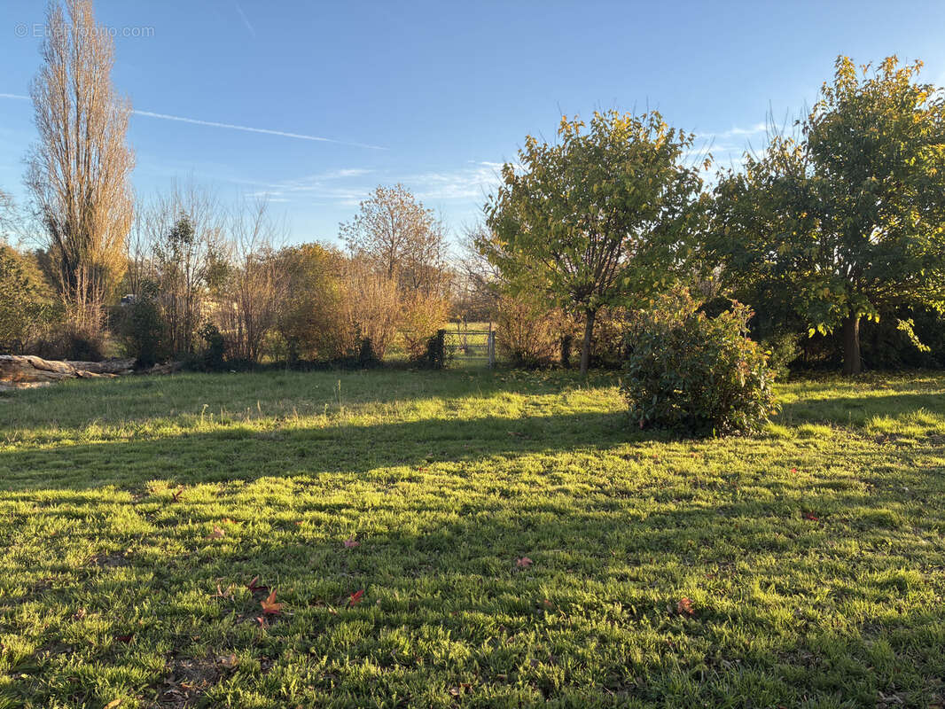 Maison à MOULIETS-ET-VILLEMARTIN