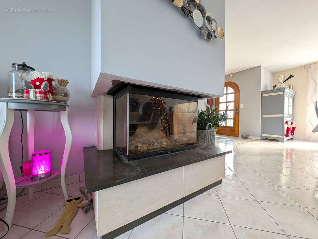 Pavillon sur sous-sol complet, terrain 7600m² - photo 6