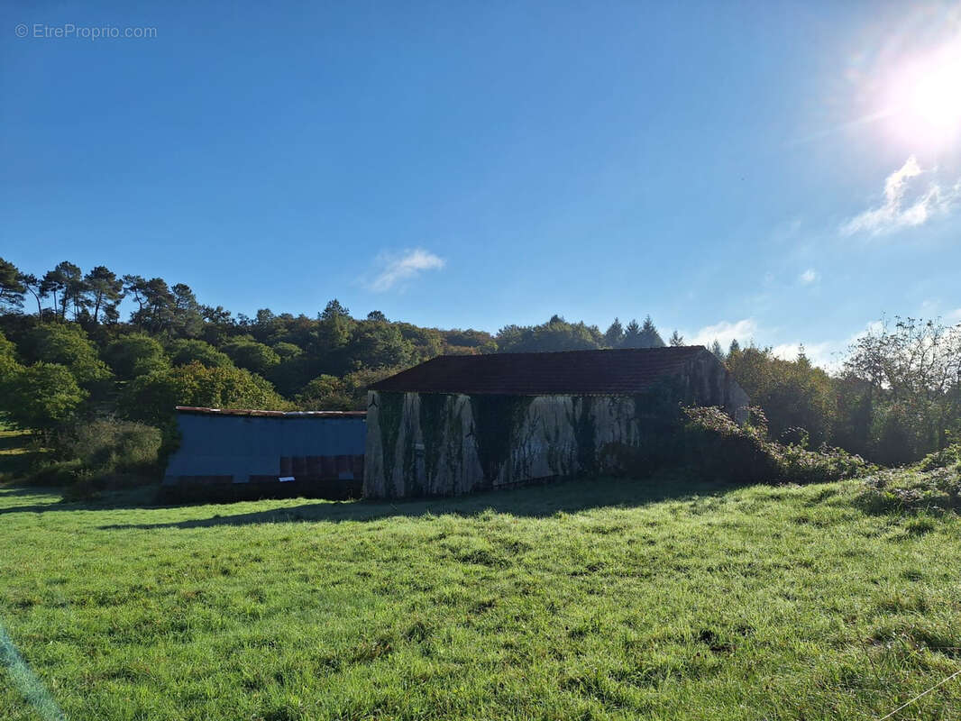 Maison à MAZEYROLLES