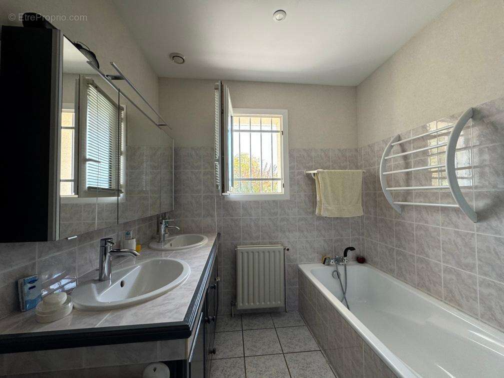   - Maison à SAINT-JACQUES-DE-THOUARS