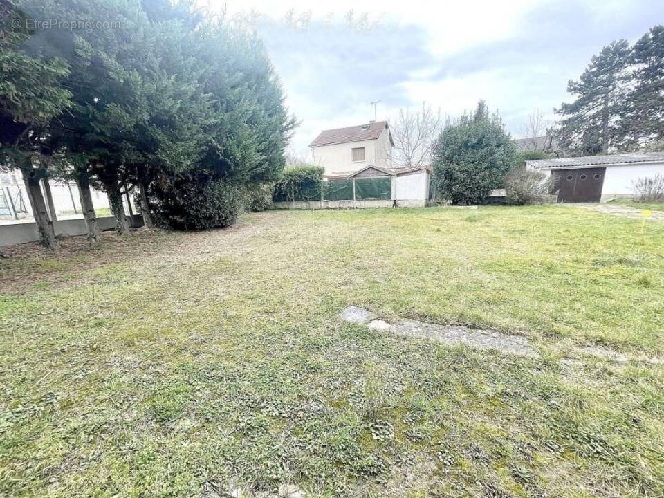 Terrain à MONTIGNY-LES-CORMEILLES