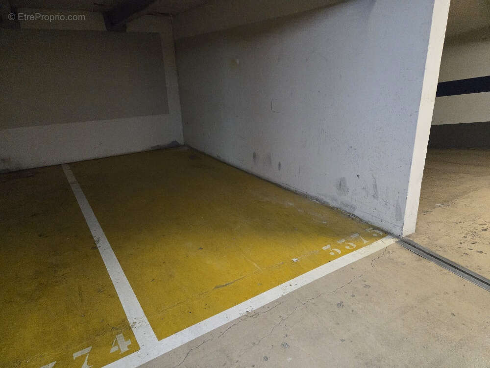 Parking à PARIS-15E