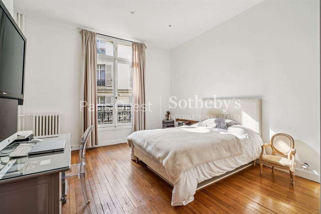 Appartement à PARIS-8E