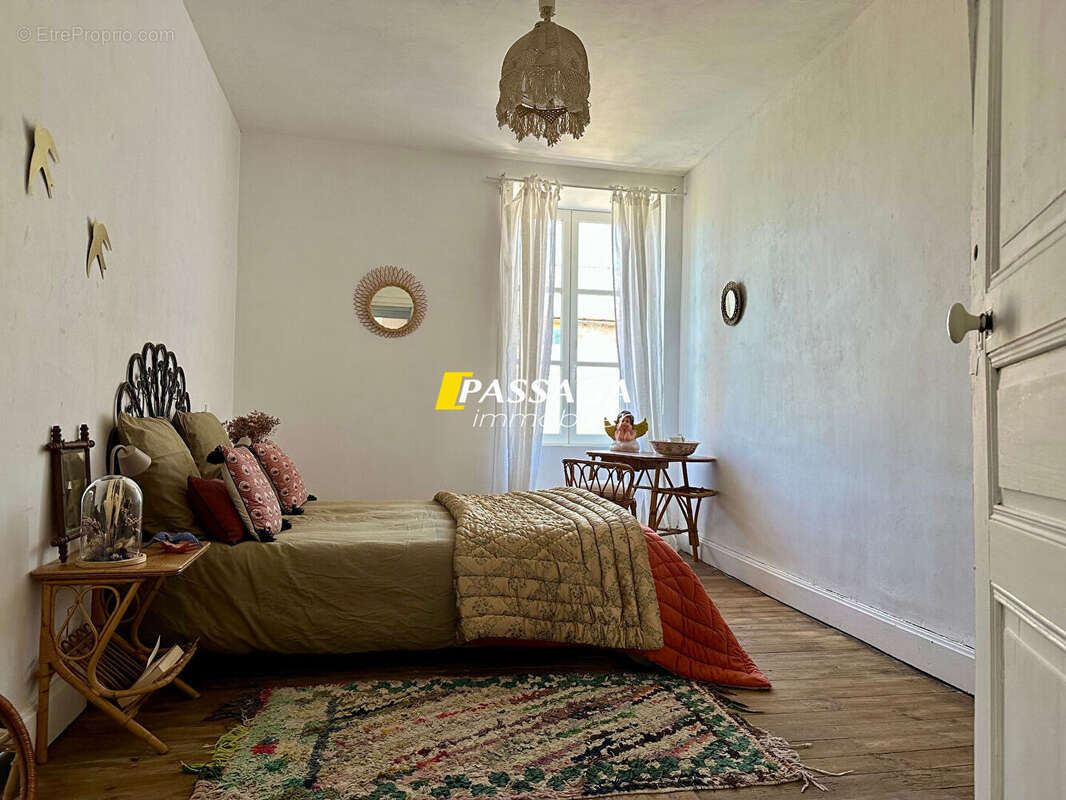 Maison à SAINT-SATURNIN-DE-LENNE