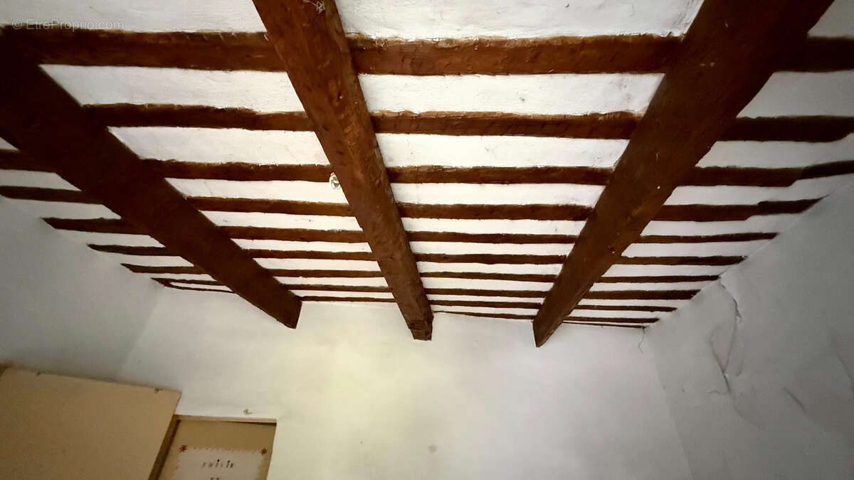 Maison à SAINT-QUENTIN-LA-POTERIE