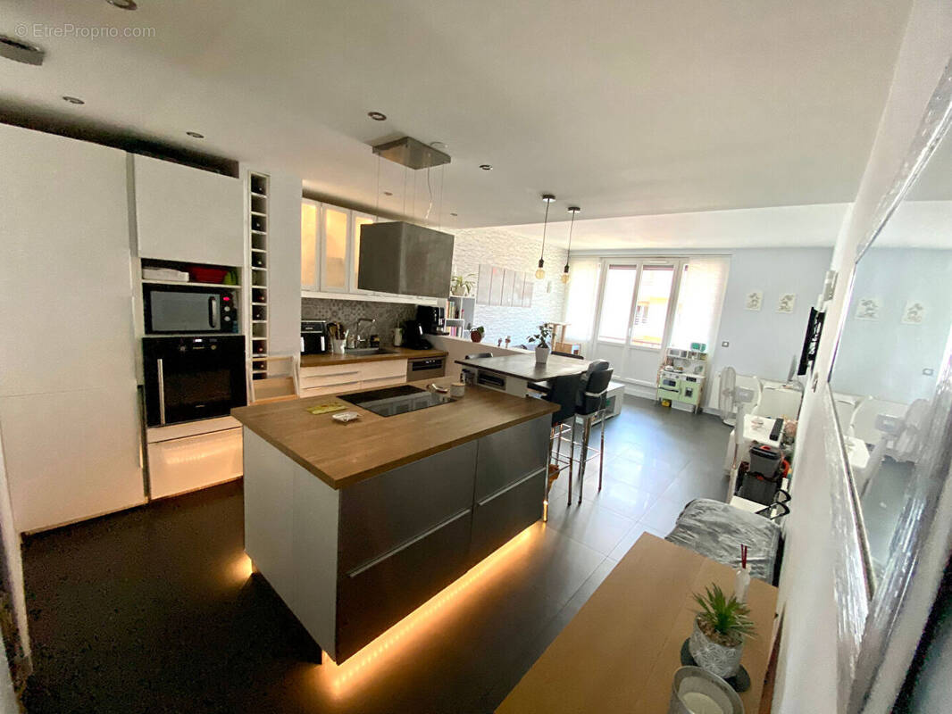 Appartement à SARTROUVILLE