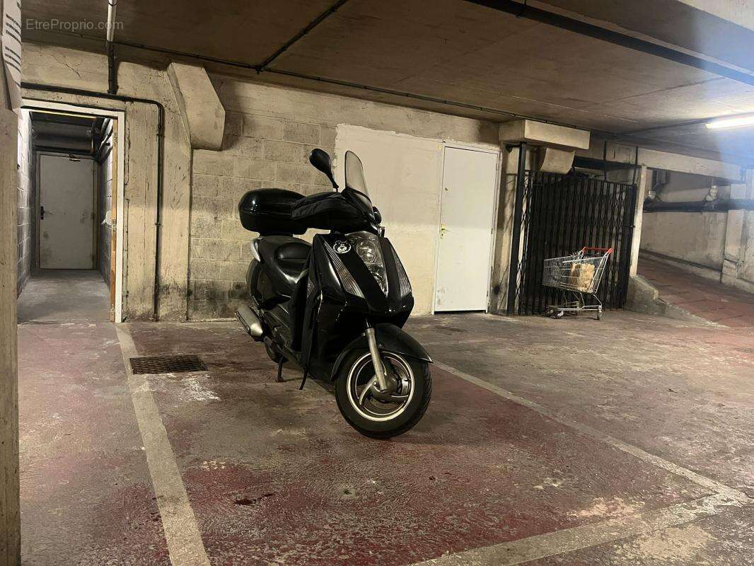 Parking à PARIS-10E