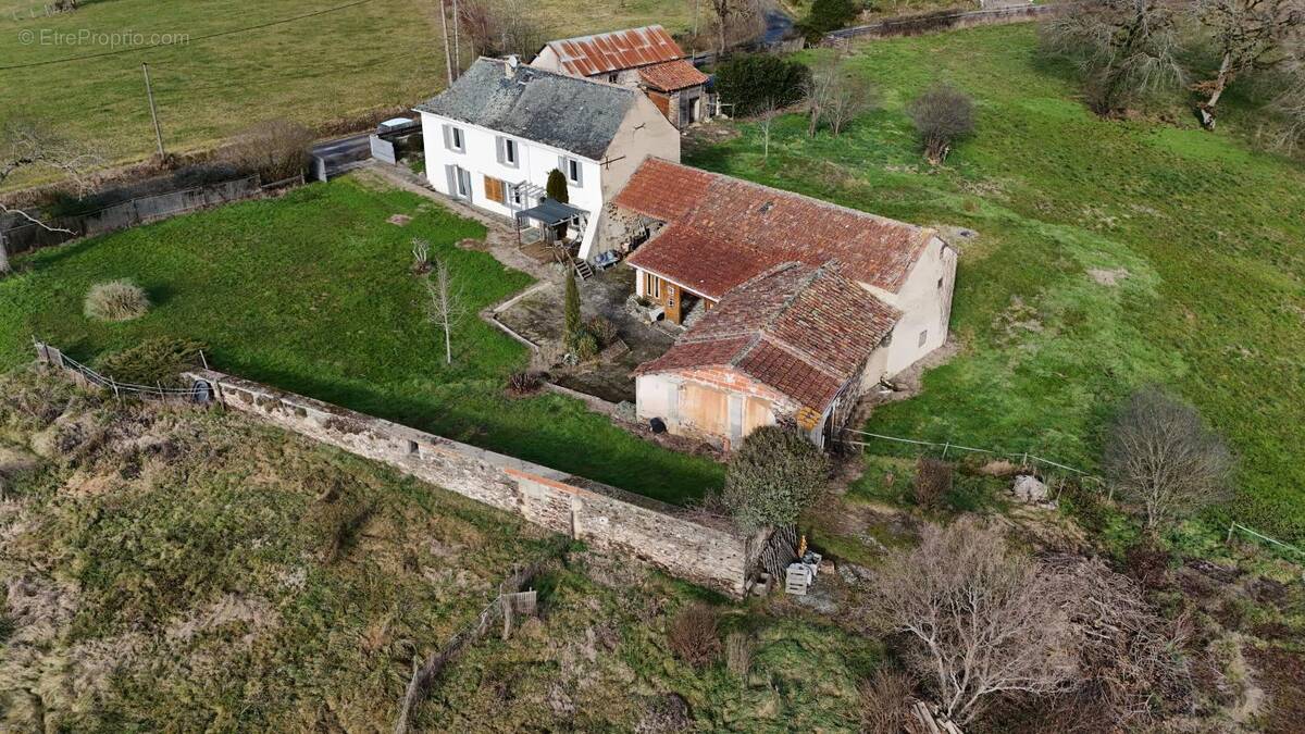 Maison à MIRANDOL-BOURGNOUNAC