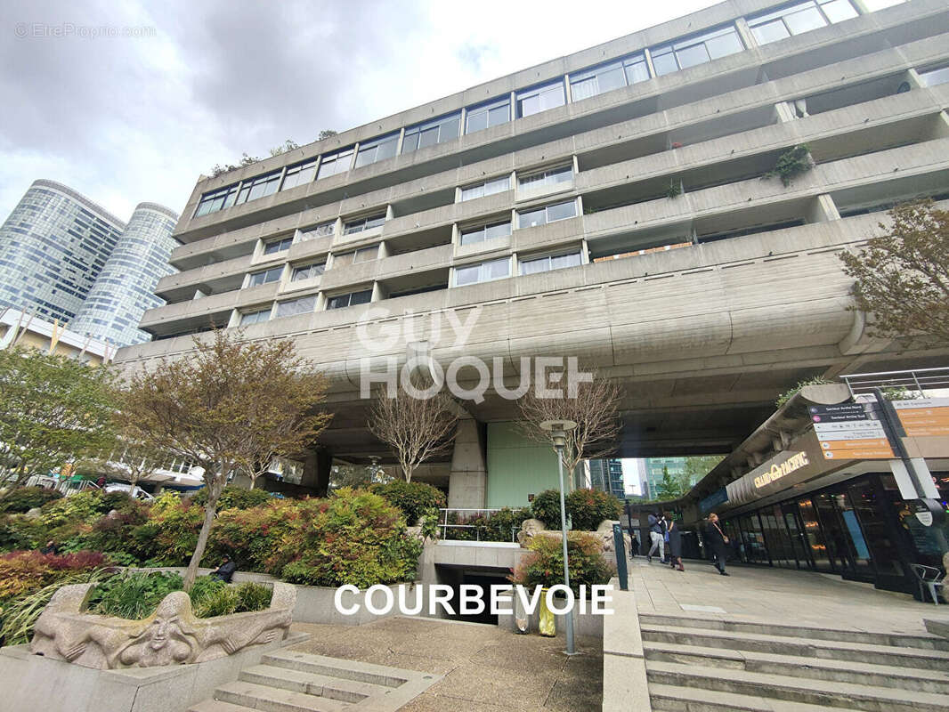 Appartement à COURBEVOIE