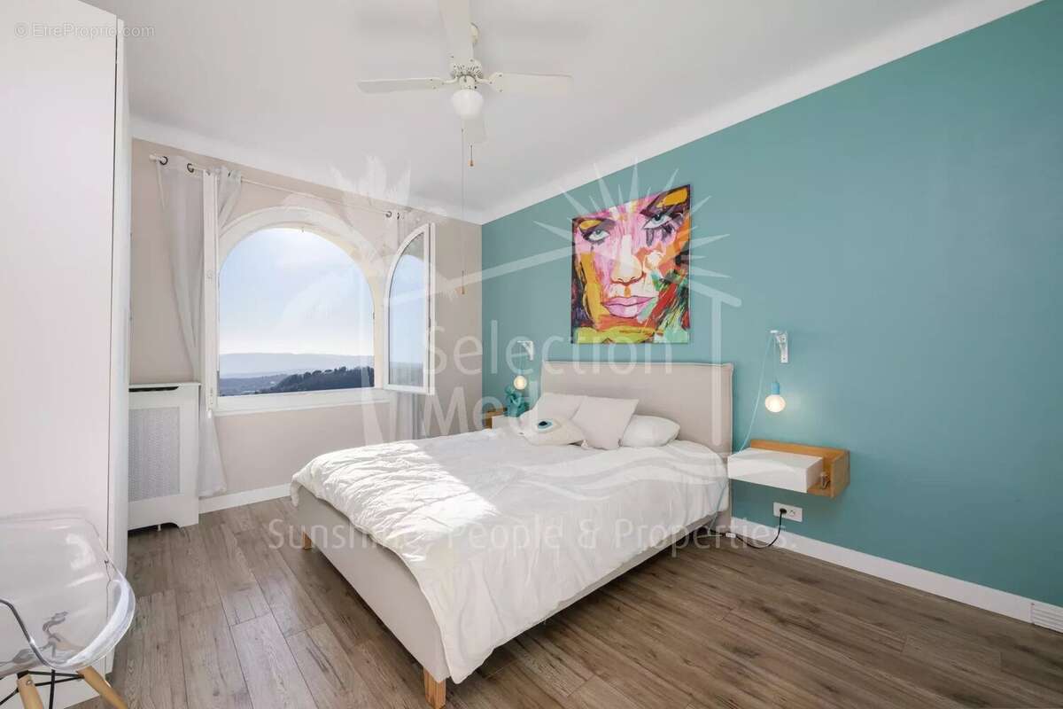 Maison à CHATEAUNEUF-GRASSE