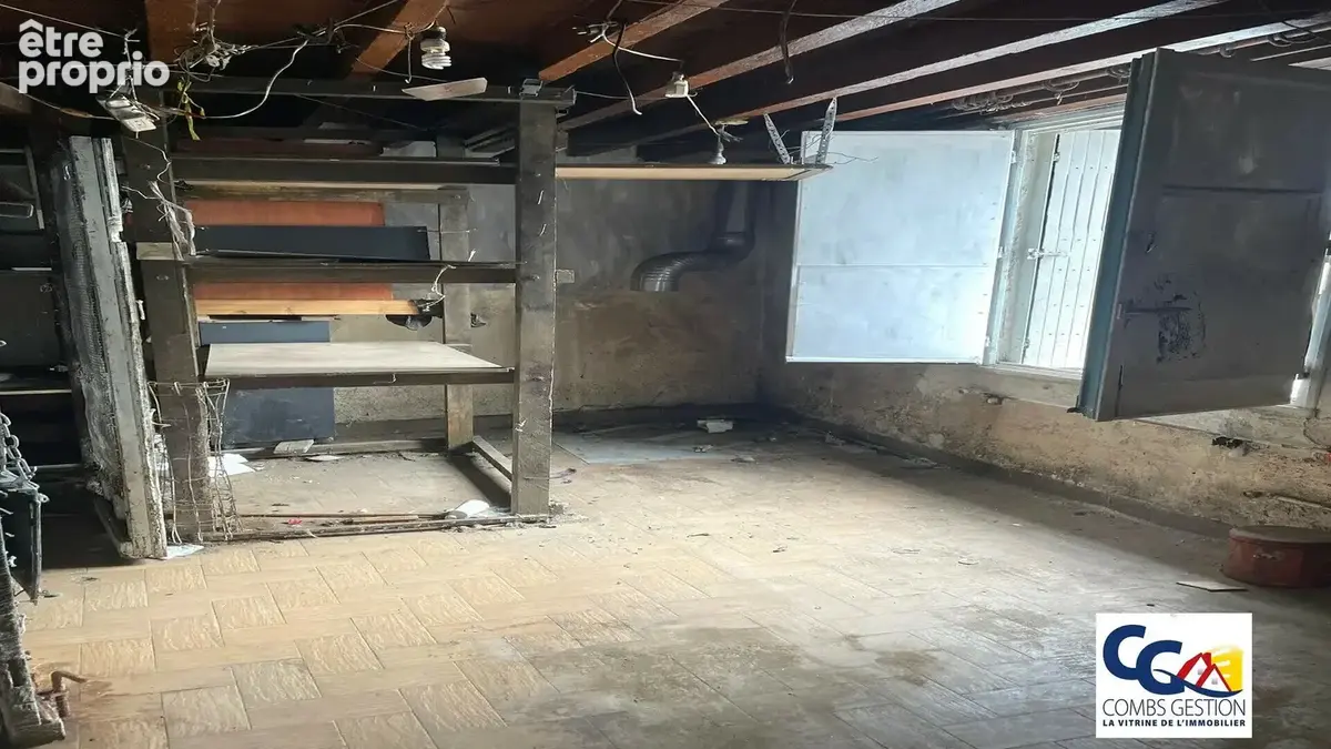 Maison à rénover avec garage centre bourg fort potentiel d'évolution - photo 2