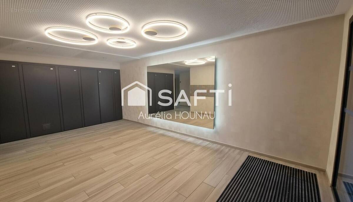 Photo 1 - Appartement à PINS-JUSTARET