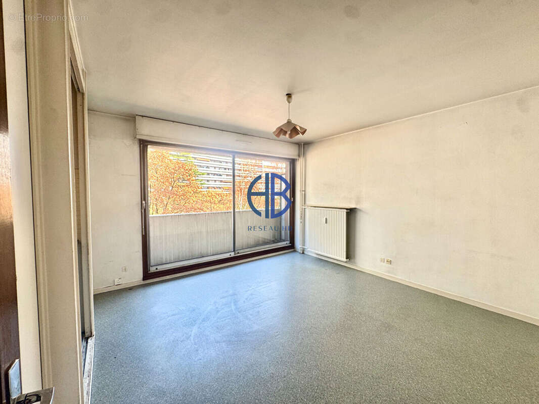 Appartement Grenoble  1 pièce(s) 23.69 m2 place parking en sus - photo 3
