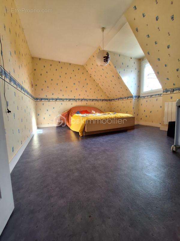 Maison à SAINT-DENIS-DE-L'HOTEL