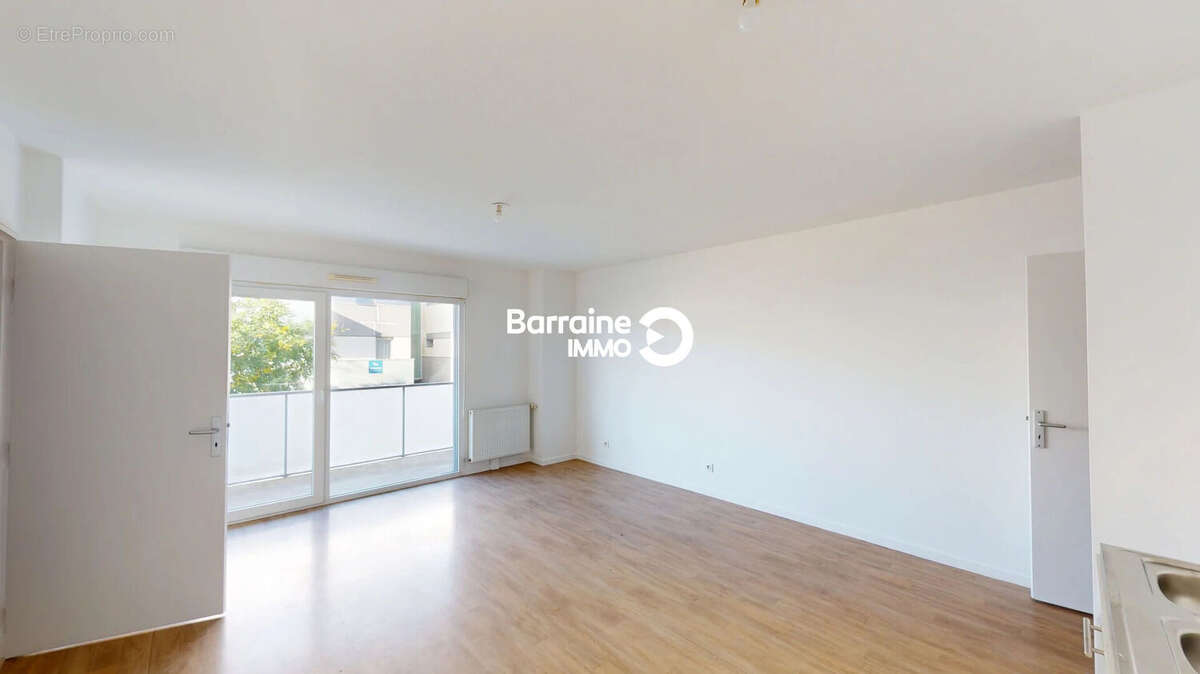 A vendre - lorient  centre ville - appartement recent de type 3 de 55m² avec balcon et garage - photo 9